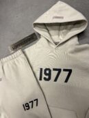 Essentials Trainingspak 1977 (beige)