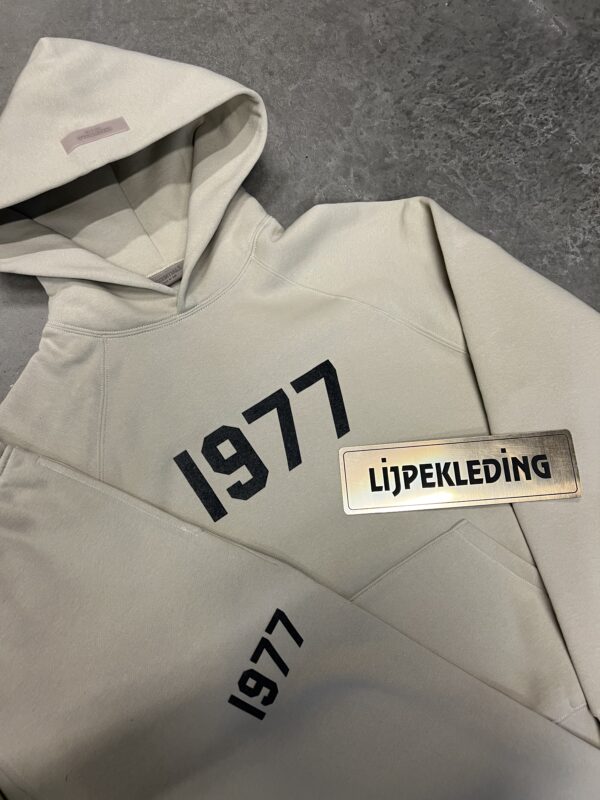 Essentials Trainingspak 1977 (beige) - Afbeelding 3