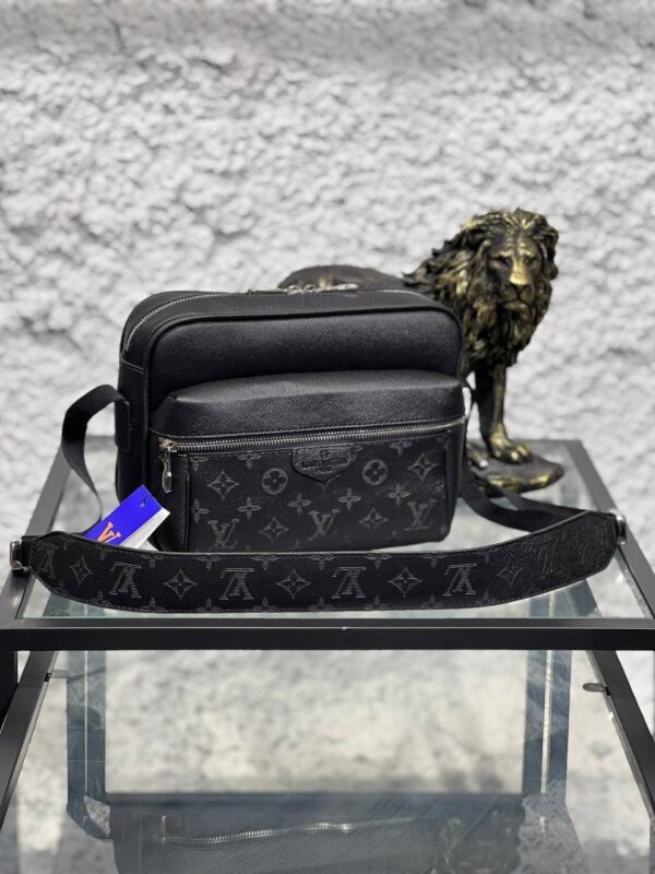 LV Outdoor Bag black