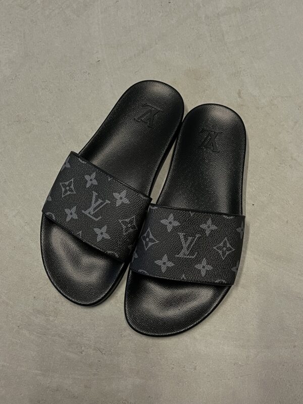 LV Monogram | slides
