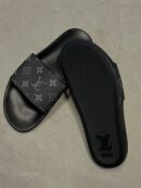 LV Monogram | slides