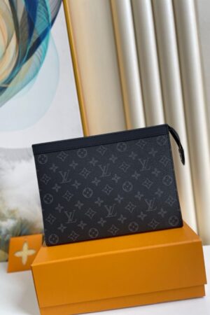 LV Pochette Voyage MM