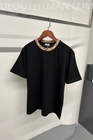 Burberry T-shirt | Zwart ‘Geruite Kraag’